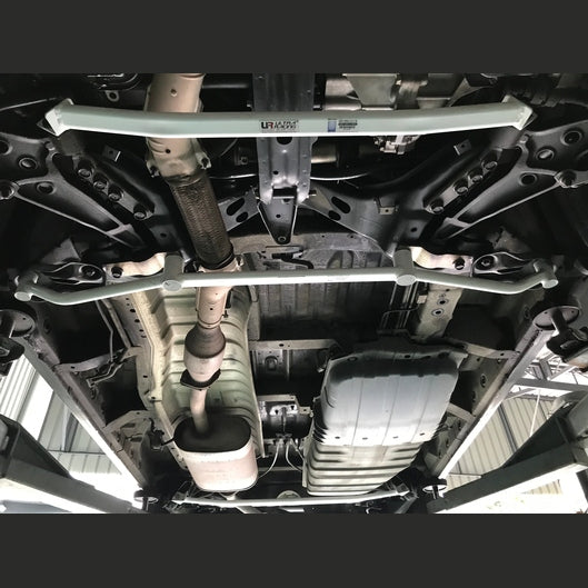 Barre anti-rapprochement avant inférieure à 4 points Ultra Racing NISSAN SERENA 2ND GEN (C24) 2.0 2WD 1999-2012