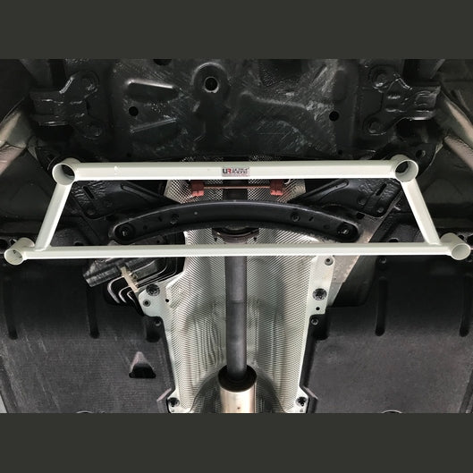Barre anti-rapprochement avant inférieure à 4 points Ultra Racing VOLVO V40 T4 1.6 4WD 2012-2016