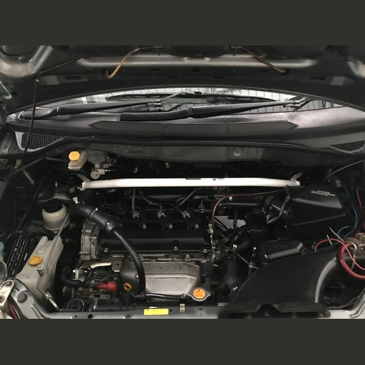 Barre anti-rapprochement Ultra Racing à 2 points NISSAN SERENA 2ND GEN (C24) 2.0 2WD 1999-2012