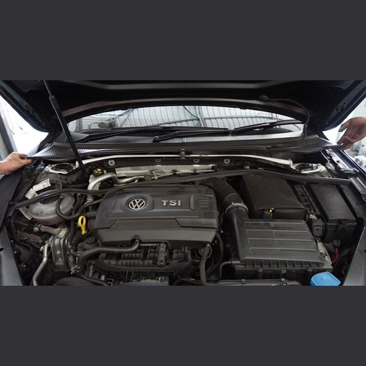 Barre anti-rapprochement Ultra Racing à 2 points VOLKSWAGEN PASSAT B8 (TYP 3G) 1.8 TSI 2WD 2015-2022