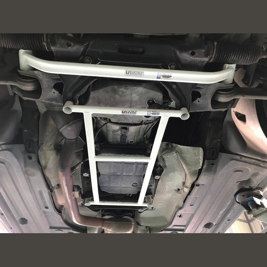 Barre de liaison inférieure avant Ultra Racing MERCEDES-BENZ W211 E55 AMG 5.4 V8 2WD 2003-2006
