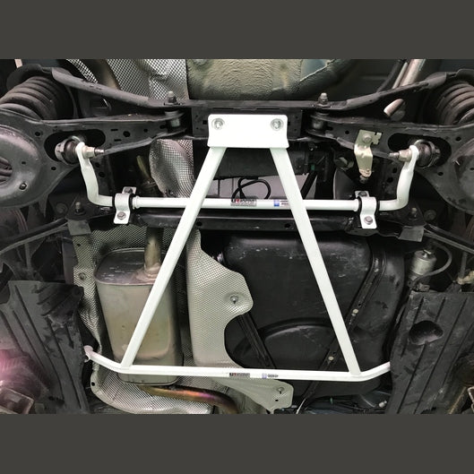 Barre de renfort inférieure arrière 3 points Ultra Racing FORD FOCUS ST 2.0T 2WD 2015-2018
