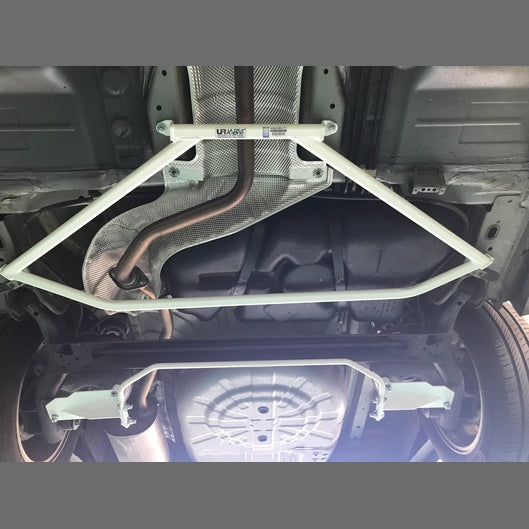 Barre de renfort inférieure arrière 4 points Ultra Racing NISSAN ALMERA 3RD GEN (N17) 1.5 2WD 2011-2019
