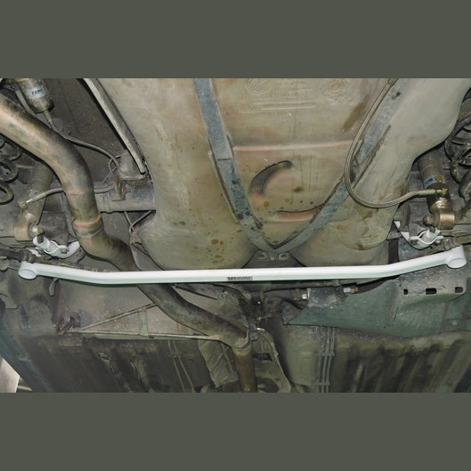 Barre inférieure arrière 2 points Ultra Racing ALFA ROMEO 155 2.5 V6 2WD 1992-1998