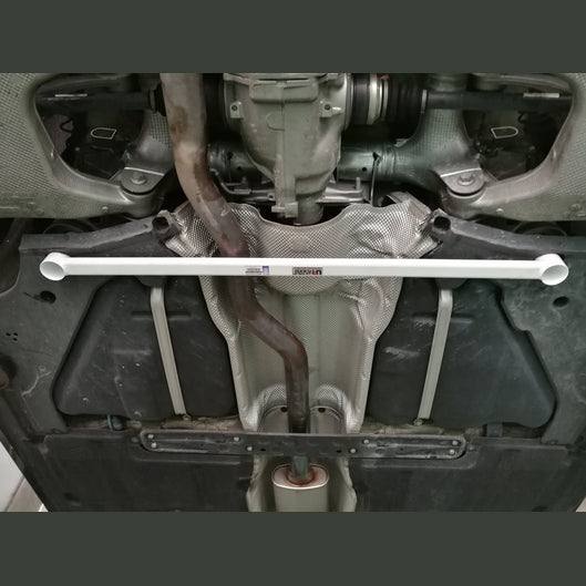 Barre inférieure arrière 2 points Ultra Racing BMW E63 (634Ci) 4.5 V8 2WD COUPE 2003-2010