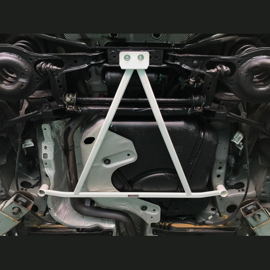 Barre inférieure arrière 3 points Ultra Racing VOLVO V40 T4 1.6 4WD 2012-2016