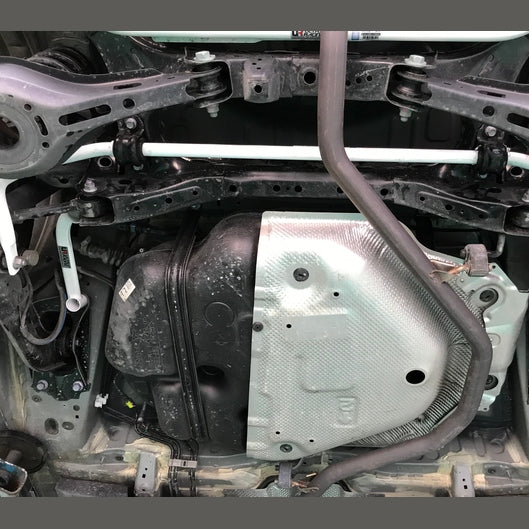 Barre inférieure arrière 4 points Ultra Racing TOYOTA AURIS (E210) 2.0 2WD HATCHBACK 2019+