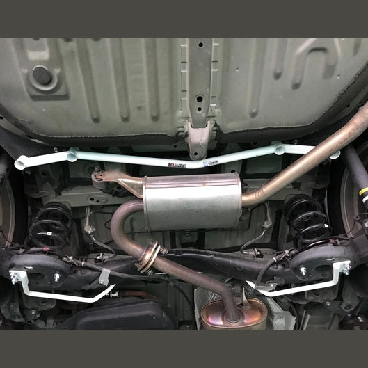 Barre inférieure arrière 4 points Ultra Racing TOYOTA NOAH 3RD GEN (R80) 1.8 2WD 2014-2021