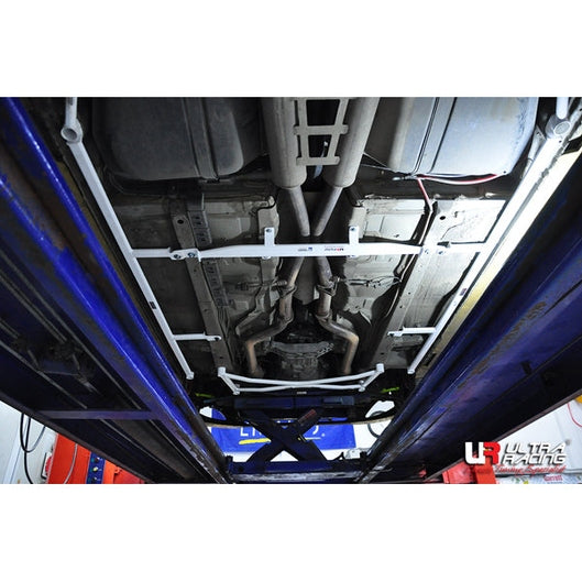 Barres latérales Ultra Racing 2x 4 points HYUNDAI GENESIS COUPE (BK) 2.0T 2WD 2009-2016